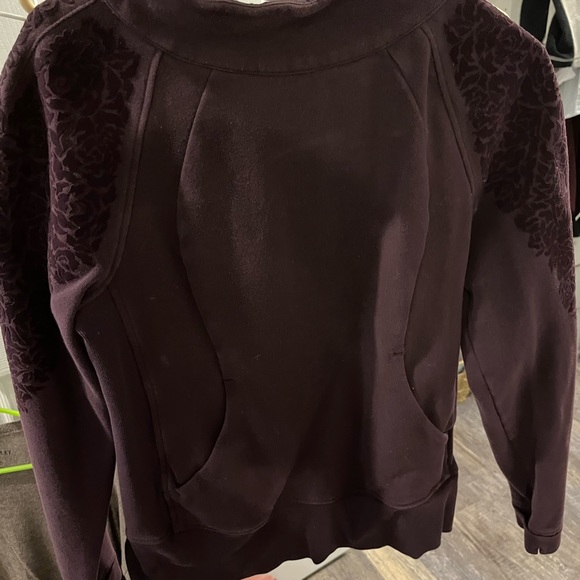 Lululemon sweater size 8 - Picture 2 of 2